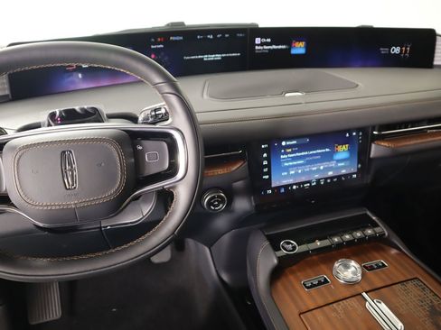 New 2026 Lincoln Navigator L Black Label AWD/4WD image 5