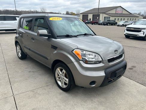 Used 2010 Kia Soul + image 3