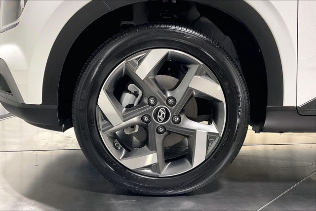 Used 2025 Hyundai Venue SEL FWD image 9