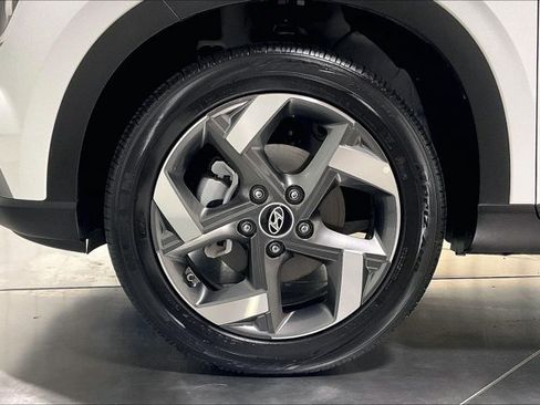Used 2025 Hyundai Venue SEL FWD image 9