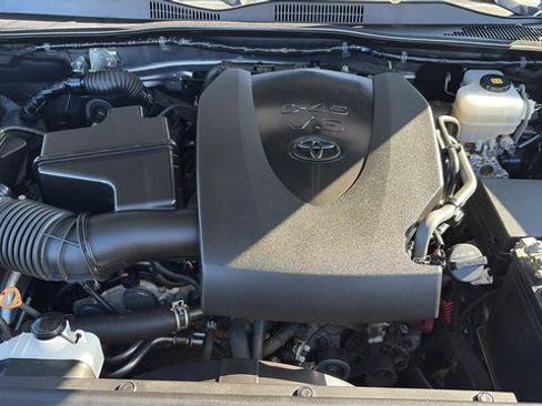 Used 2020 Toyota Tacoma TRD Off-Road w/ Technology Package image 27