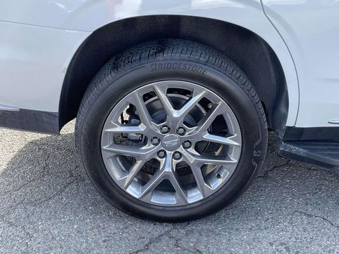 Used 2023 Cadillac Escalade Premium Luxury image 9