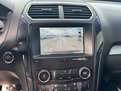 Used 2018 Ford Explorer XLT w/ Equipment Group 202A image 25