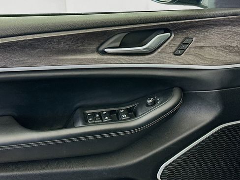 Used 2022 Jeep Grand Cherokee Limited 4xe image 15