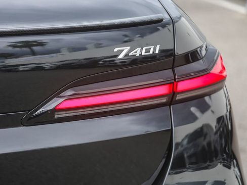 Certified 2025 BMW 740i RWD image 7