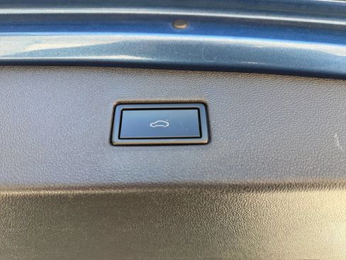 Used 2019 Volkswagen Tiguan SEL R-Line AWD/4WD image 12