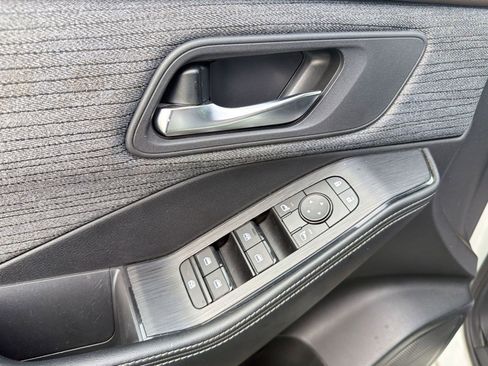 Used 2023 Nissan Rogue SV image 13