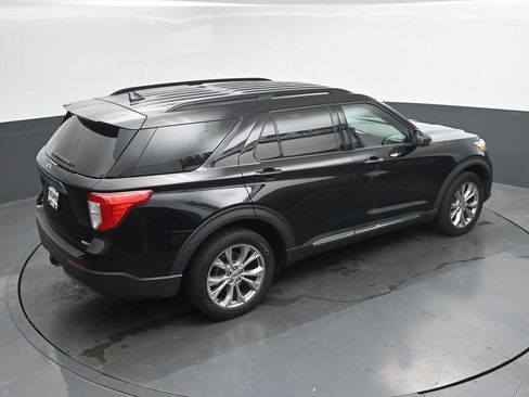 Used 2020 Ford Explorer XLT w/ Equipment Group 202A AWD/4WD image 32
