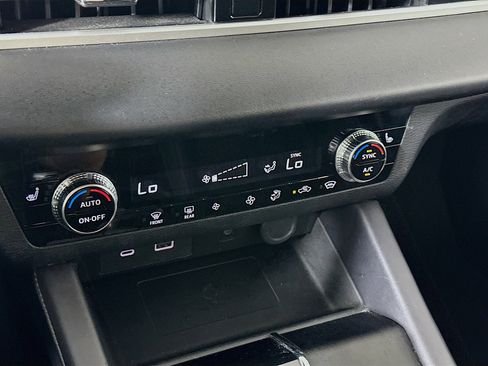 Used 2024 Mitsubishi Outlander SE image 23