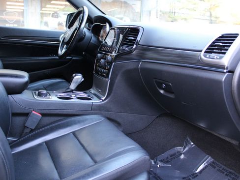 Used 2021 Jeep Grand Cherokee Limited w/ Luxury Group II image 17