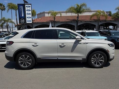 Used 2023 Lincoln Nautilus FWD image 9