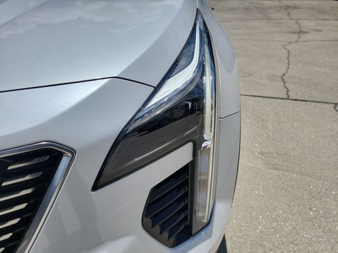 Used 2019 Cadillac XT4 Premium Luxury w/ Cold Weather Package FWD image 9