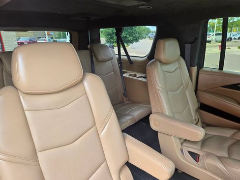 Used 2019 Cadillac Escalade ESV Platinum RWD image 12