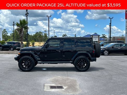 Used 2021 Jeep Wrangler Unlimited Sahara AWD/4WD image 2
