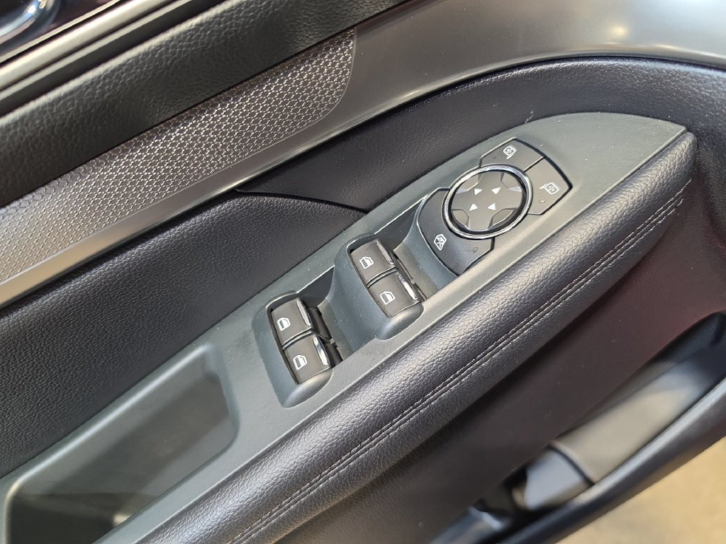 Used 2019 Ford Explorer XLT w/ Equipment Group 201A AWD/4WD image 15
