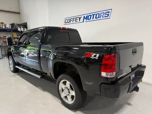 Used 2013 GMC Sierra 2500 Denali w/ Suspension Package, Off-Road AWD/4WD image 4