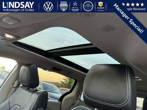 Used 2023 Chrysler Pacifica Limited image 15