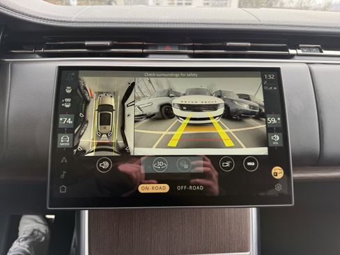 Certified 2025 Land Rover Range Rover SE image 28