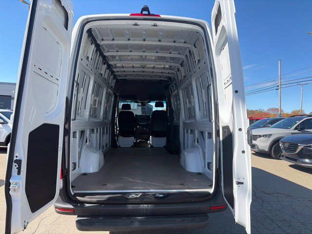 Used 2025 Mercedes-Benz Sprinter 2500 image 11