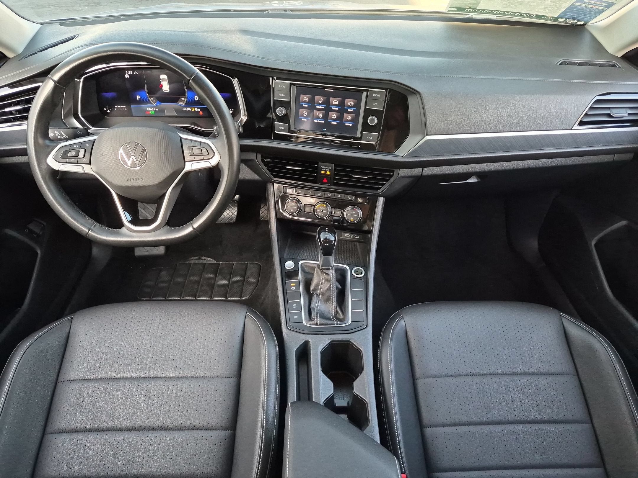 Used 2024 Volkswagen Jetta SE FWD image 12