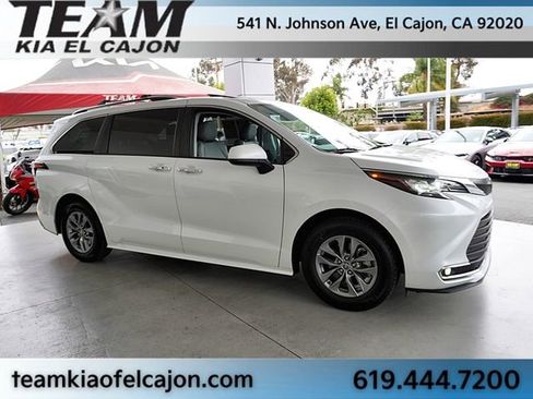 Used 2022 Toyota Sienna XLE w/ XLE Plus Package FWD image 9