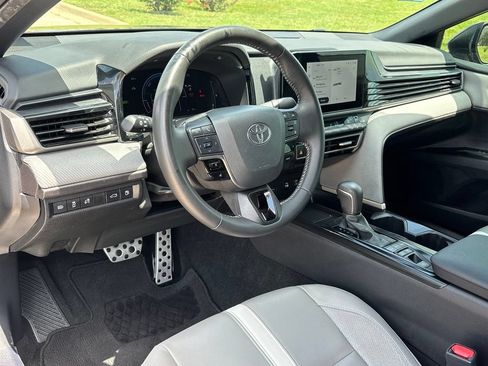 Used 2025 Toyota Camry SE w/ Convenience Package FWD image 10