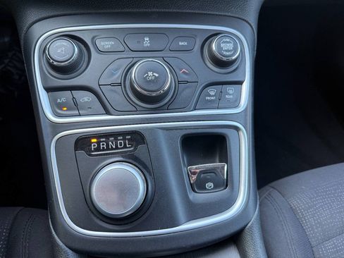 Used 2015 Chrysler 200 Limited FWD image 16
