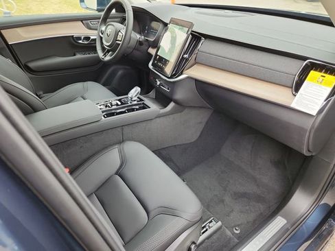 New 2025 Volvo XC90 B5 Plus w/ Protection Package Premier image 14