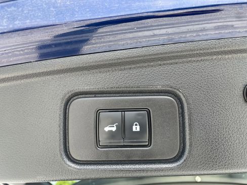 Used 2025 Nissan Pathfinder SV image 23