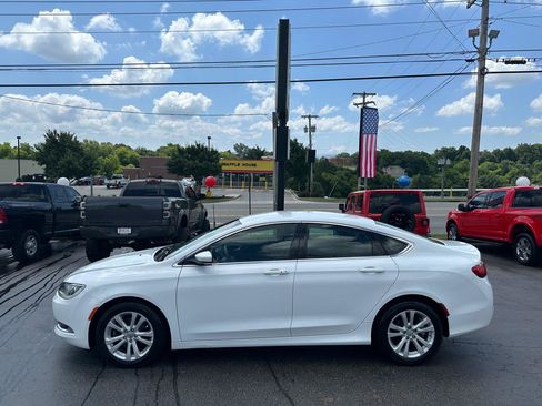 Used 2015 Chrysler 200 Limited FWD image 1