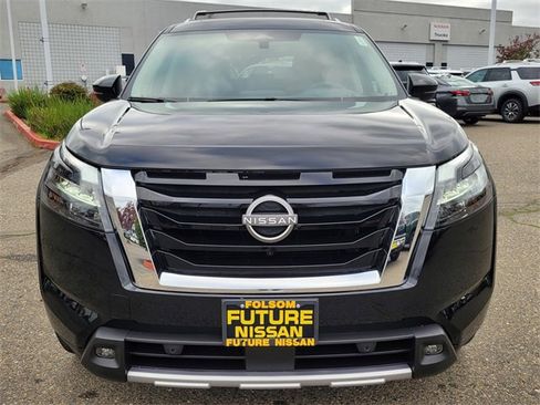 New 2025 Nissan Pathfinder Platinum w/ Cargo Package image 3