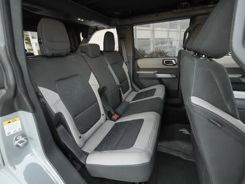 Used 2023 Ford Bronco Wildtrak image 37