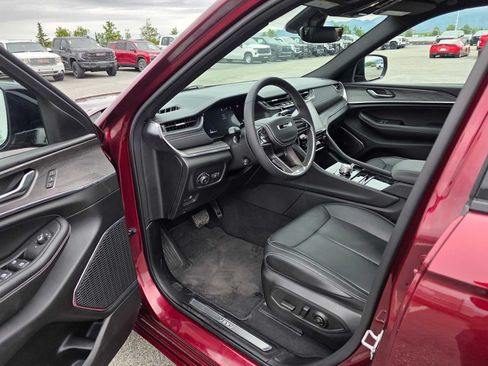 Used 2025 Jeep Grand Cherokee Overland AWD/4WD image 19