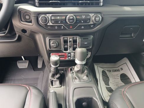 New 2025 Jeep Gladiator Rubicon w/ Convenience Group image 11