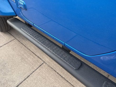 Used 2023 Jeep Wrangler Unlimited Sahara w/ Cold Weather Group image 10