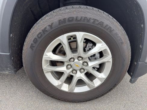 Used 2021 Chevrolet Traverse LS image 12