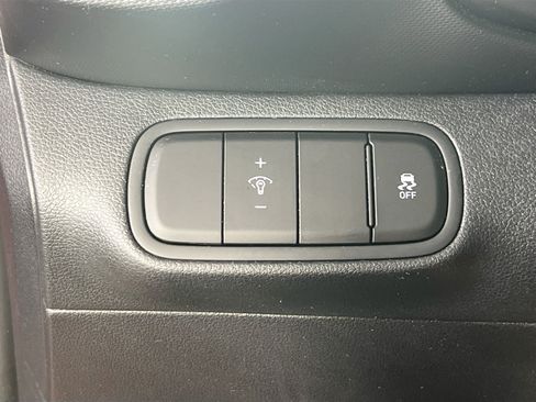 Used 2023 Hyundai Venue Limited FWD image 10