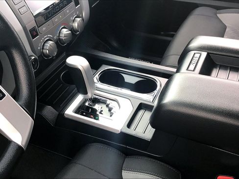 Used 2018 Toyota Tundra SR5 w/ SR5 Upgrade Package image 15