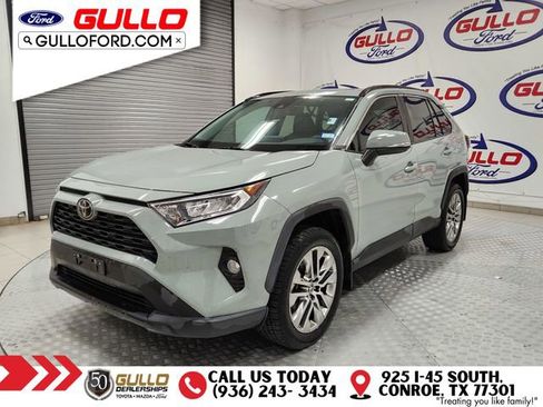 Used 2021 Toyota RAV4 XLE Premium image 3