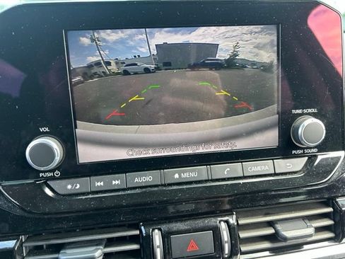 Used 2024 Nissan Pathfinder SV FWD image 14