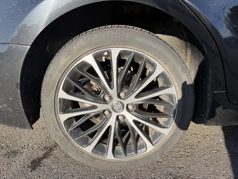 Used 2019 Toyota Camry L image 9