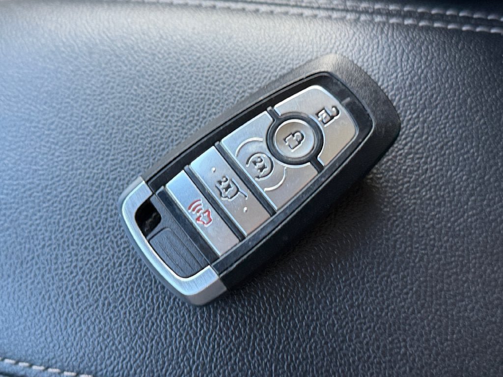 Used 2025 Ford Escape Platinum AWD/4WD image 31