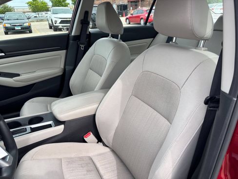 Used 2025 Nissan Altima 2.5 SV FWD image 35