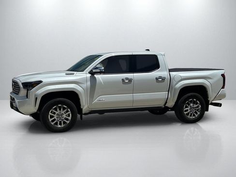 Used 2025 Toyota Tacoma Limited AWD/4WD image 8