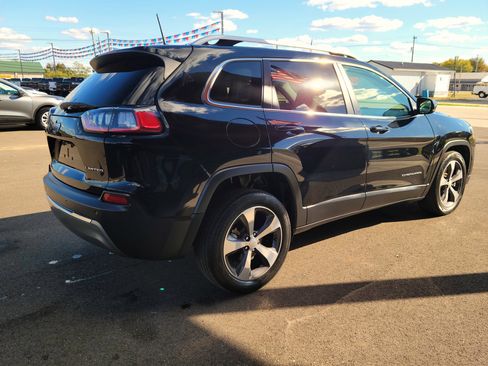 Used 2019 Jeep Cherokee Limited image 4