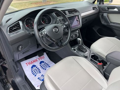 Used 2018 Volkswagen Tiguan SE w/ Panoramic Sunroof Package AWD/4WD image 14