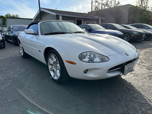 Used 2000 Jaguar XK8 Convertible image 3
