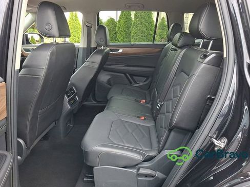 Used 2025 Volkswagen Atlas SE AWD/4WD image 10