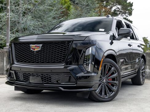 Used 2026 Cadillac Escalade V AWD/4WD image 7