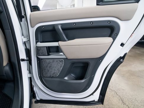 Used 2023 Land Rover Defender 130 S image 22